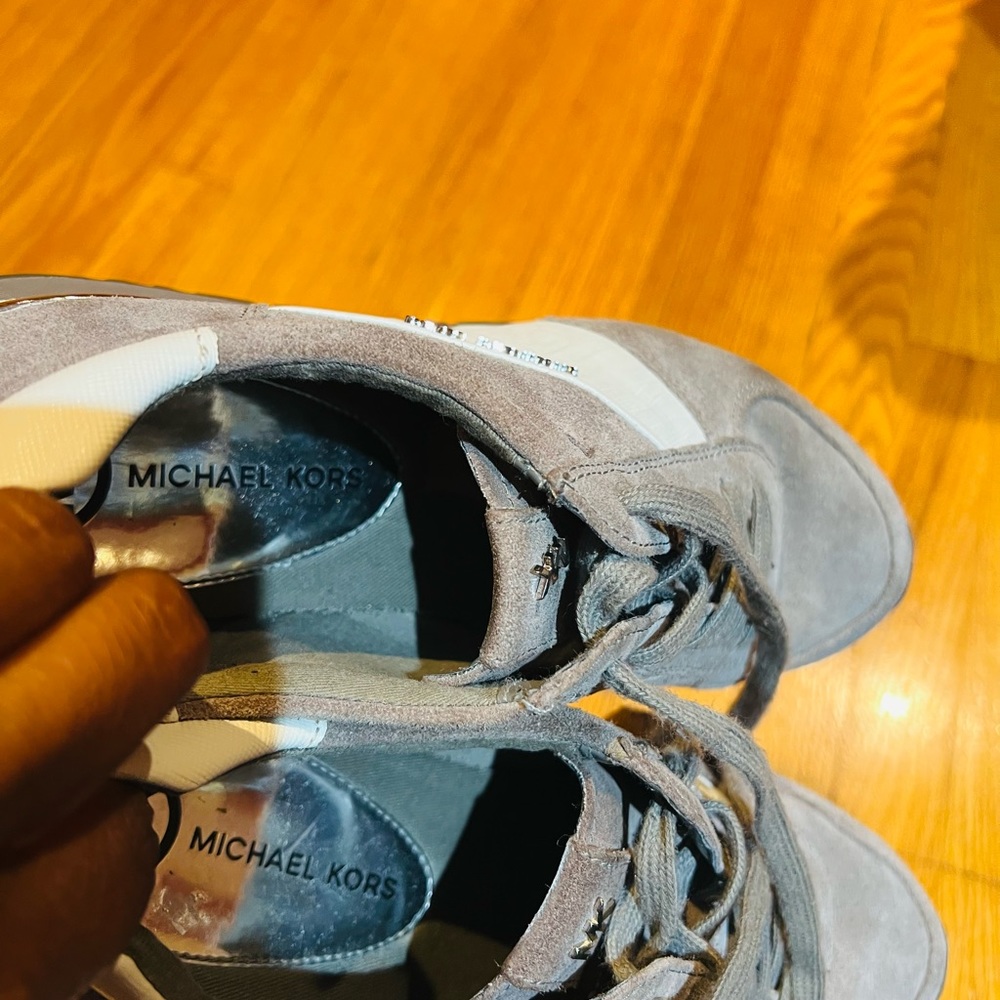 Sneakers - Picture 2 of 9